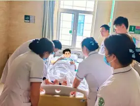 血管几乎爆裂，多重病症叠加！多学科联手，30分钟化解致命危局
