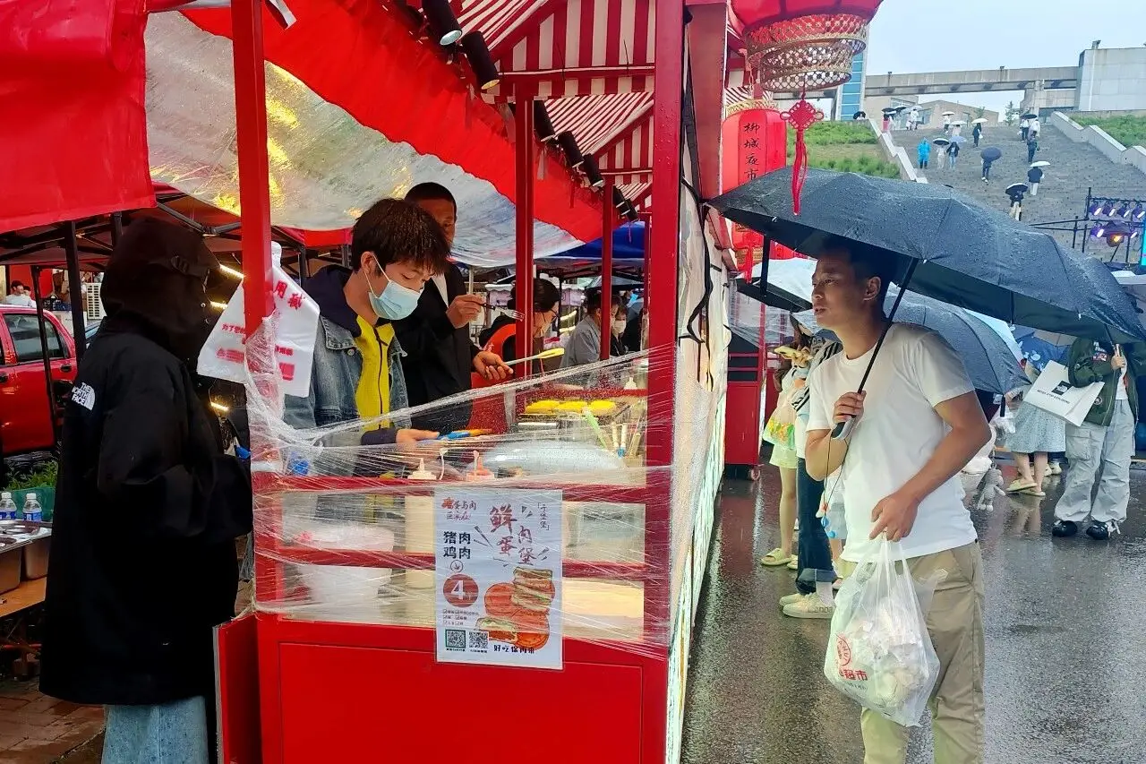 潮流美食网红打卡地——朝阳县柳城夜市正式开市