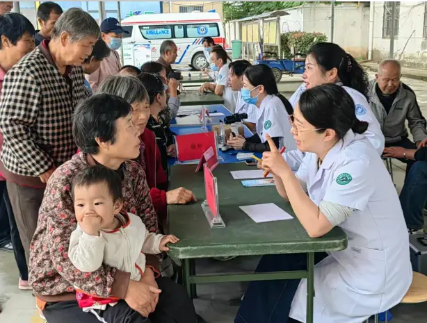礼泉：践行正确政绩观 义诊服务护健康