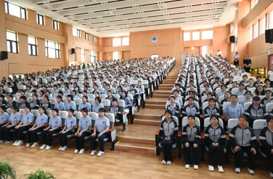 落实健康第一  赋能青春成长 | 秦都区博雅学校初中部开展女生青春期健康成长专题讲座