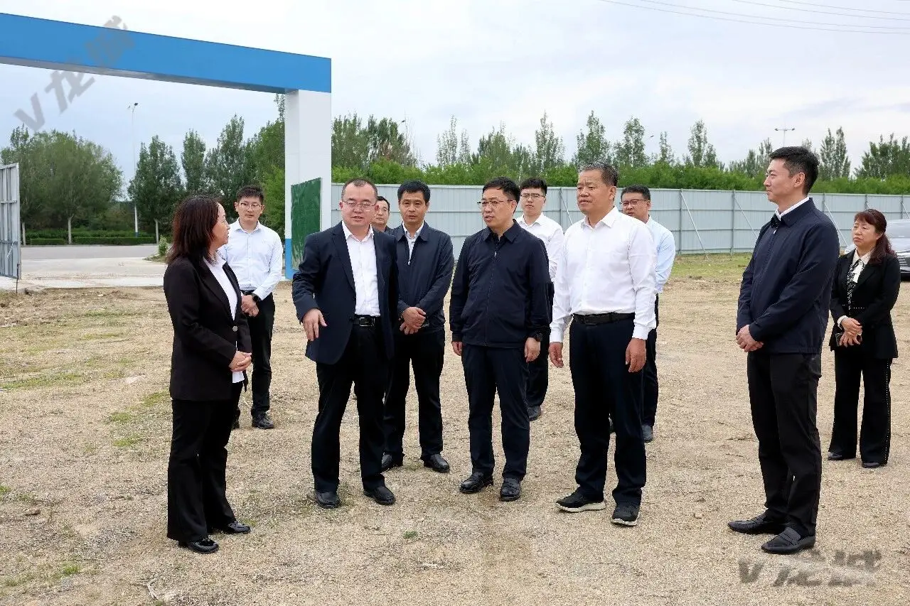 水发集团党委书记、董事长刘志国一行到龙城区考察推进重点项目