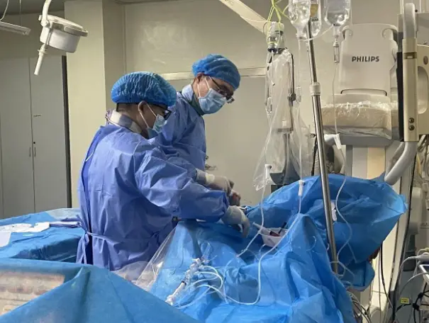 胸闷解除 血管再通！陕西中医药大学第二附属医院为两名患者成功打通心脏“生命线”