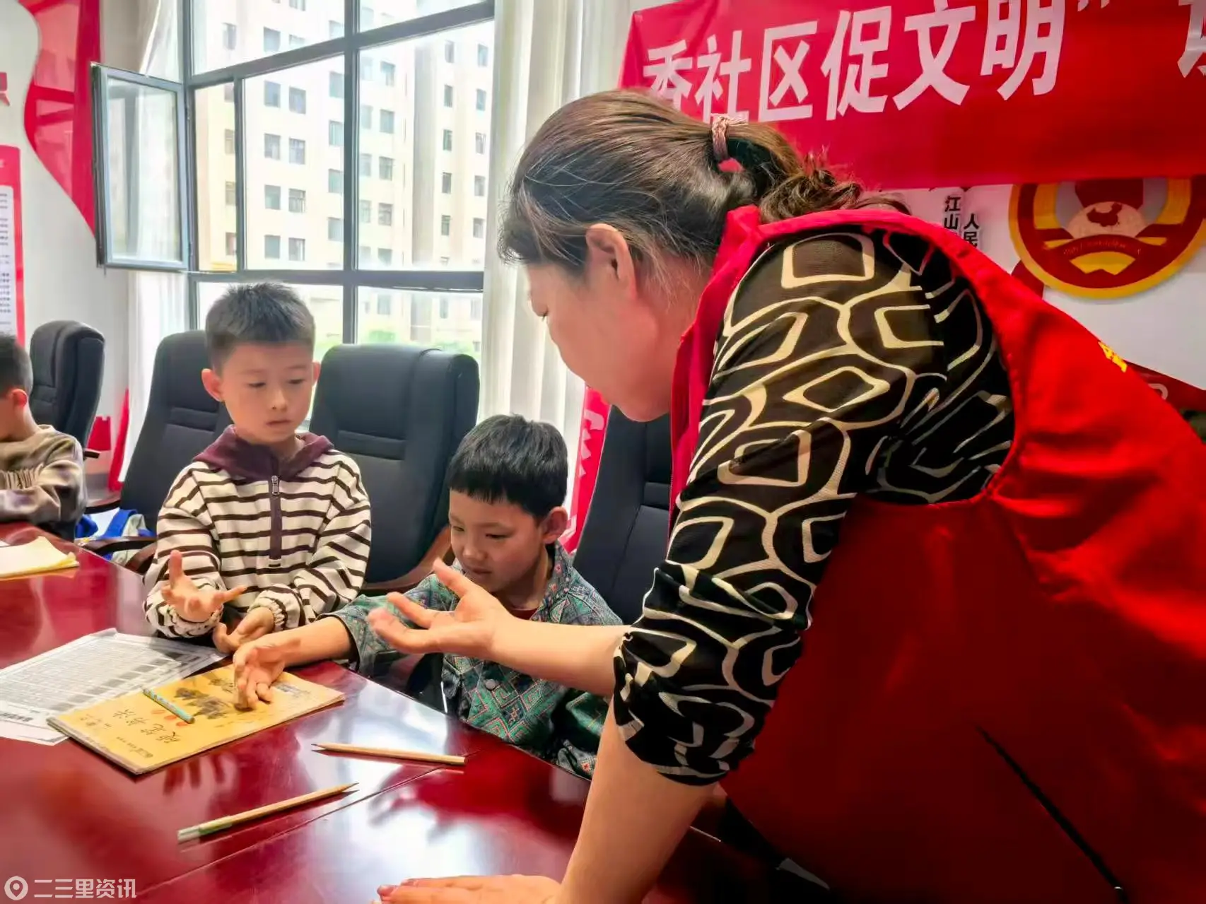 靖边宇文路社区：笔墨传经典 书香育少年
