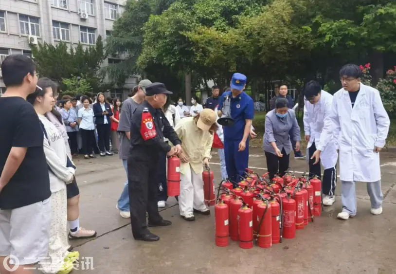 渭城区渭阳街道咸阳师范学院社区开展“以练筑防 安全同行”消防应急演练活动