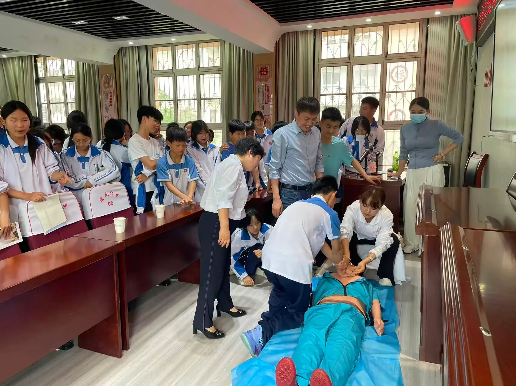 省计生协“健康知识进万家”活动走进汉滨区建民中学