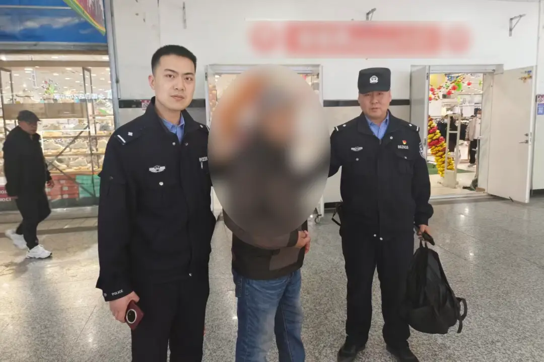 辽宁北票：男子潜入医院病房盗窃手机 警方6小时破案追赃