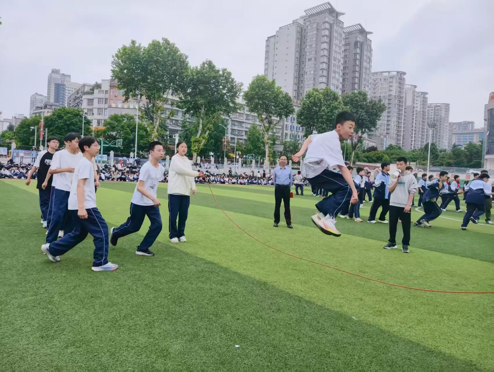 跃动青春 绳彩飞扬 ——汉滨初中七年级跳绳比赛圆满落幕