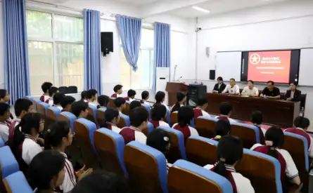 青春为中国式现代化挺膺担当 ——三原县北城中学举行2026年新团员入团仪式