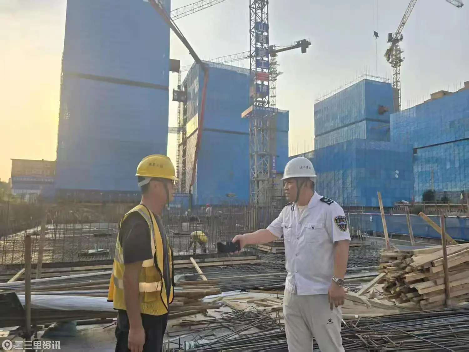 护航“十五五” 安“薪”促和谐——铁西区劳动者权益维护中心深入开展劳动保障普法宣传活动