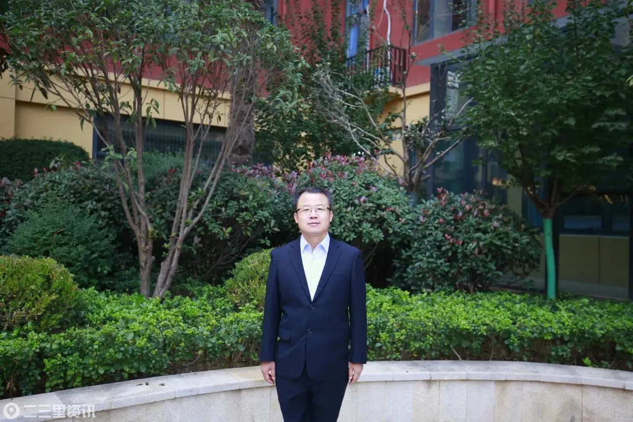 【咸阳高新一中老班的故事】廿三载守望麦田，点亮灯塔照征途——高中班主任袁战锋