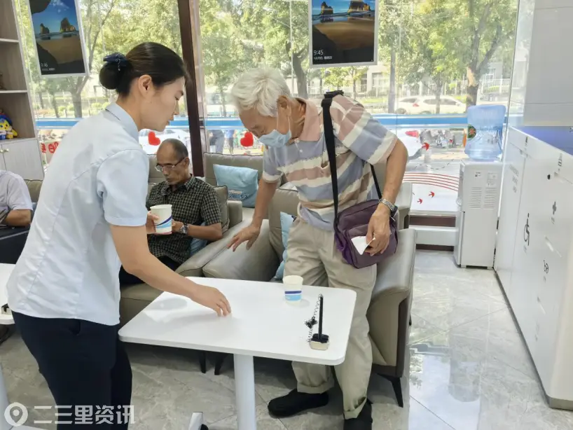 建设银行咸阳迎宾大道支行开展 “暖阳日”老年金融专项服务活动  