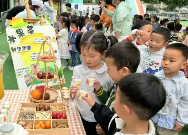 勉县翠园路幼儿园举办“奇趣六一，乐享美食”主题活动