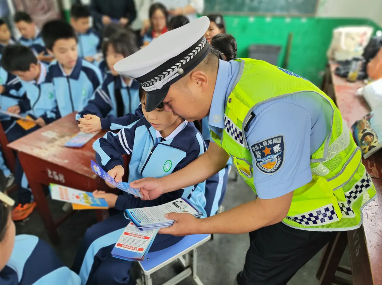 平利公安兴隆派出所：金盾护苗润童心 法治护航伴童行
