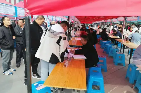 汉台：稳岗赋能惠民生，人社服务暖人心