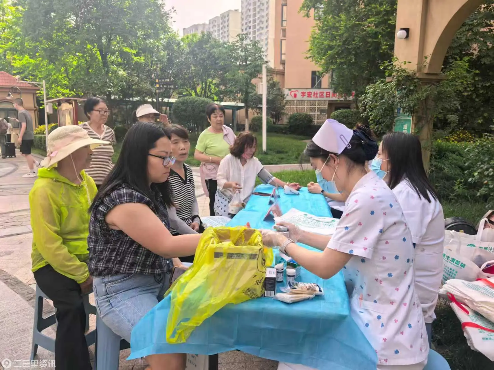 秦都区陈杨寨街道宇宏社区开展便民义诊志愿服务活动