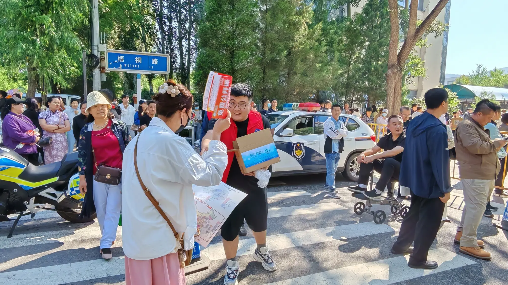 爱心助考 水润人心——朝阳环境集团安洁物业高考服务侧记