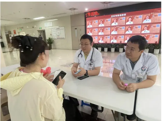 别再把心慌当“小鹿乱撞”——陕西中医药大学第二附属医院开展房颤日义诊活动
