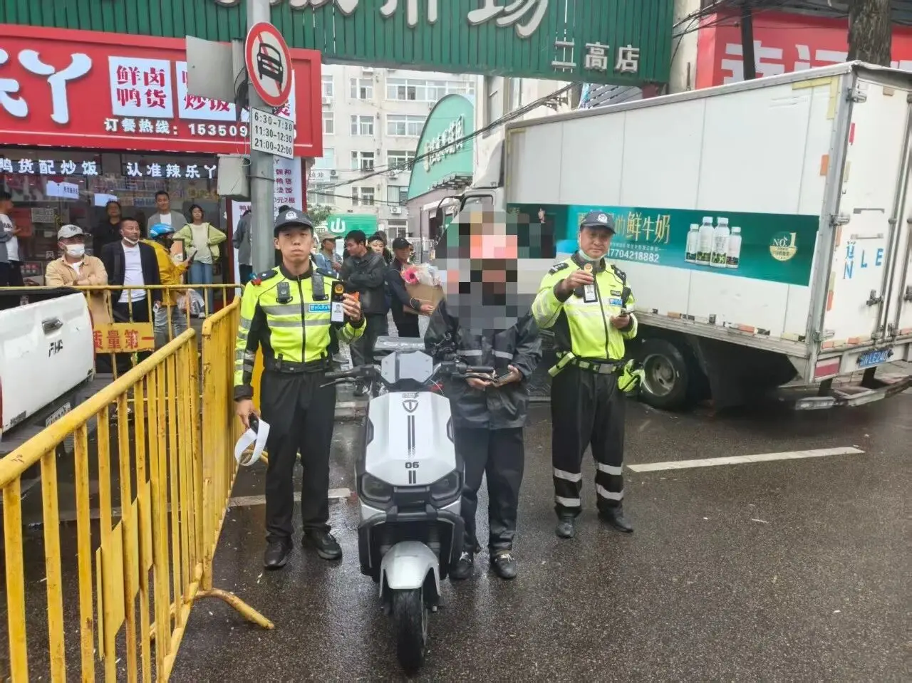 考场外噪音扰考，竟是“三无车辆”，朝阳交警当场拦下