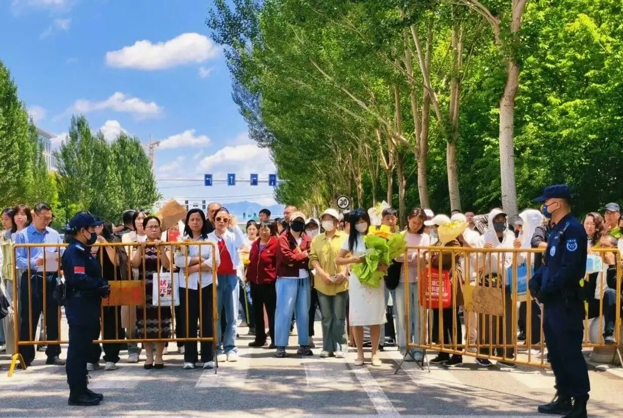 辽宁朝阳：三燕义警全员上岗守护高考