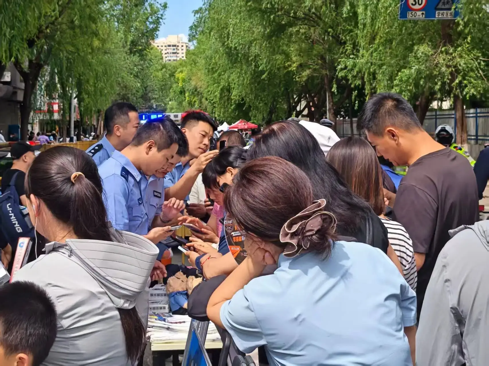 辽宁朝阳：考场外的“反诈考卷”，您和孩子能答多少分？