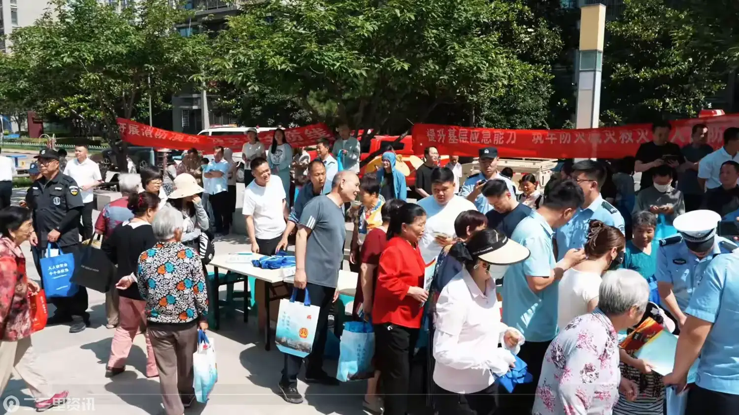 简篇-人人讲安全 个个会应急——兴隆街道2026年安全生产月集中宣传暨应急演练活动圆满举行