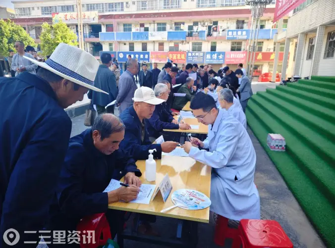 长武：暖心服务进基层 200余名老兵乐享 “一站式”服务