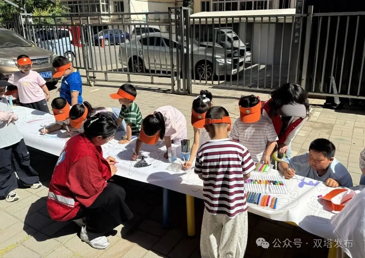 童心绘长卷 筑梦向未来 双塔区前进社区与德慧幼儿园开展手绘长卷主题活动