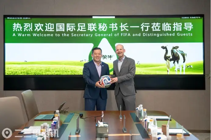 从草原绿茵到世界赛场：蒙牛小旗手亮相世界杯揭幕战，以要强托举中国足球未来