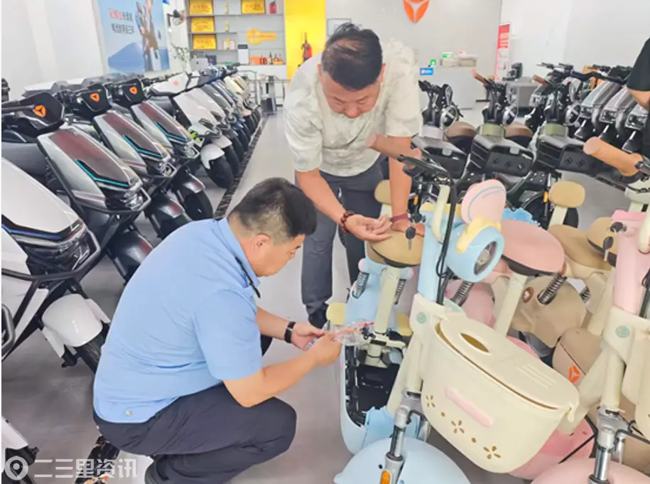 紧盯源头登记关口 筑牢电动自行车安全防线——二大队车管所深入辖区电动自行车注册登记便民服务点开展专项督导检查