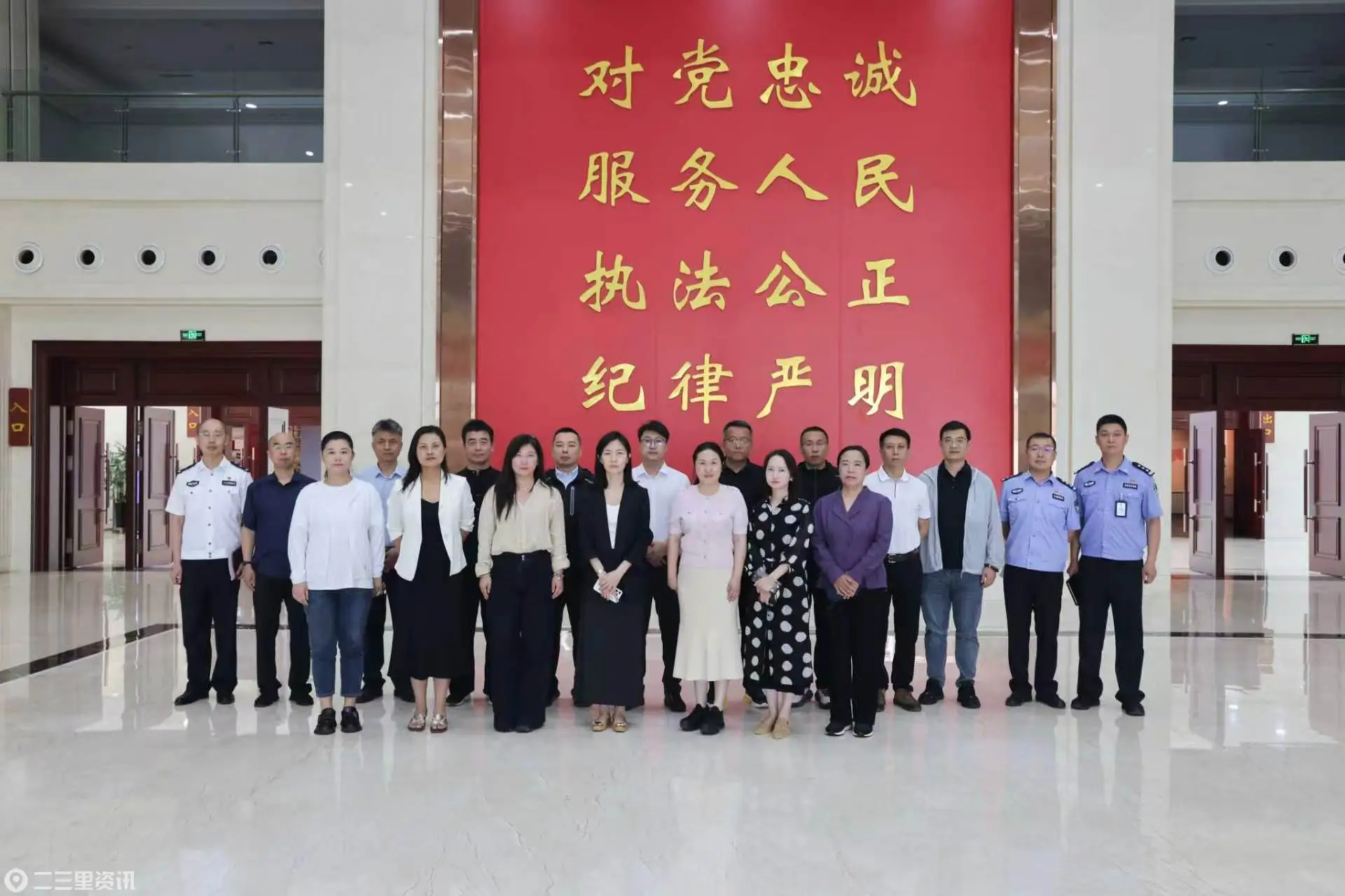 公安沈河分局举办“进警营览警史 聚良策促发展”代表委员进警营活动