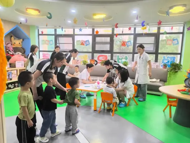 咸阳彩虹医院深耕公益使命，筑牢青少年健康防线