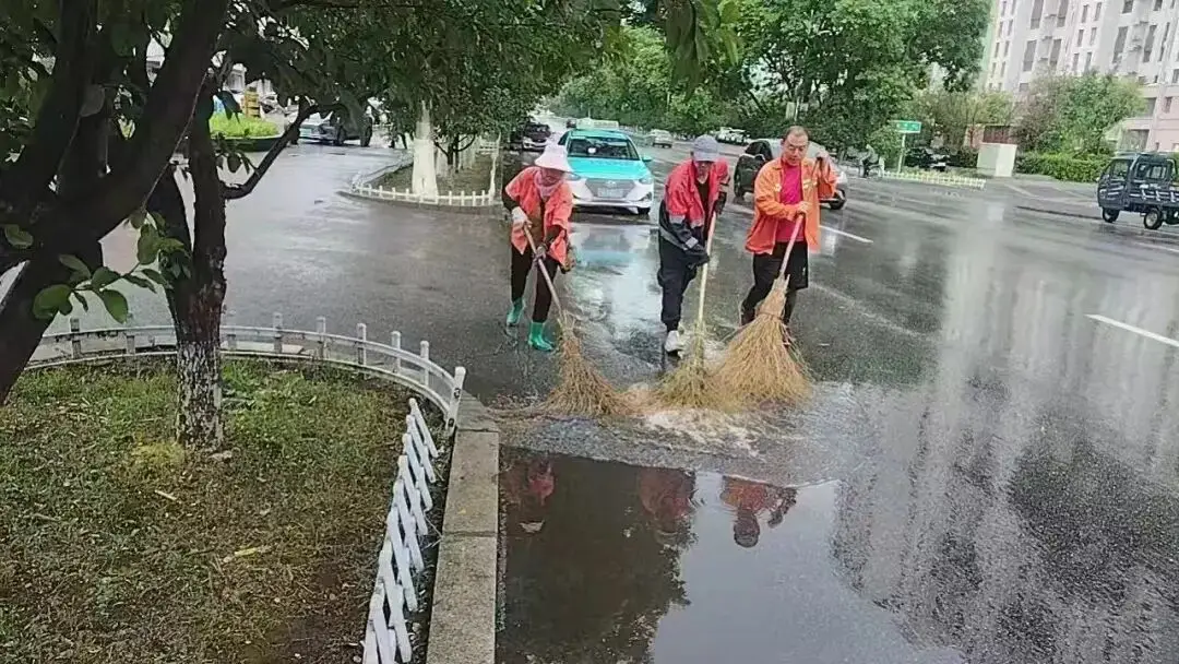 洁净赛道迎赛事，精细保洁显担当——朝阳环境集团道路机扫分公司圆满完成无人机大赛卫生保障任务