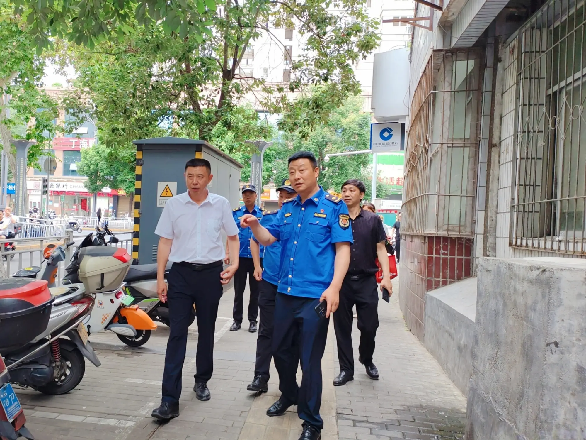 细抓市容环境整治 全力护航龙舟盛会  