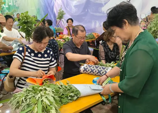 汉台区：文明接“粽”至 暖心过端午