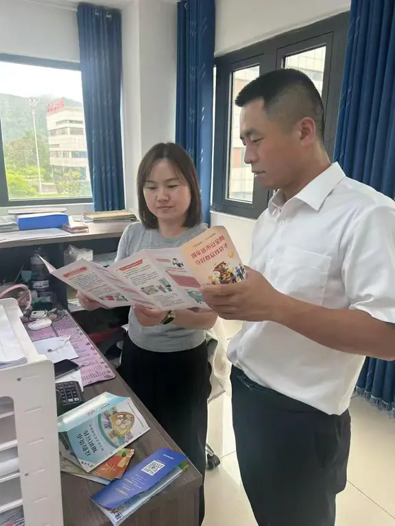 中行安康兴安西路支行走进纺织企业开展上门开卡暨“守护金融权益，数智温暖民生”主题宣传活动