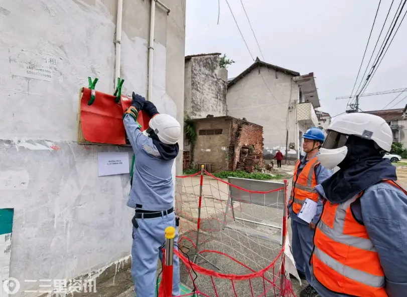 国网城固县供电公司：带电作业守护老街居民可靠用电