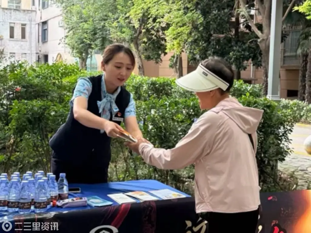 护航高考反诈防线普及金融消保知识  ——民生银行西安雁塔路支行进校园开展2026“普及金融知识万里行”活动