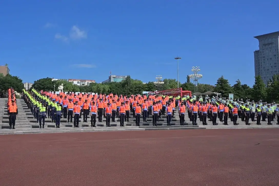 防汛演练砺精兵 实战备汛护平安 辽宁朝阳公安开展防汛抢险救灾应急实战演练