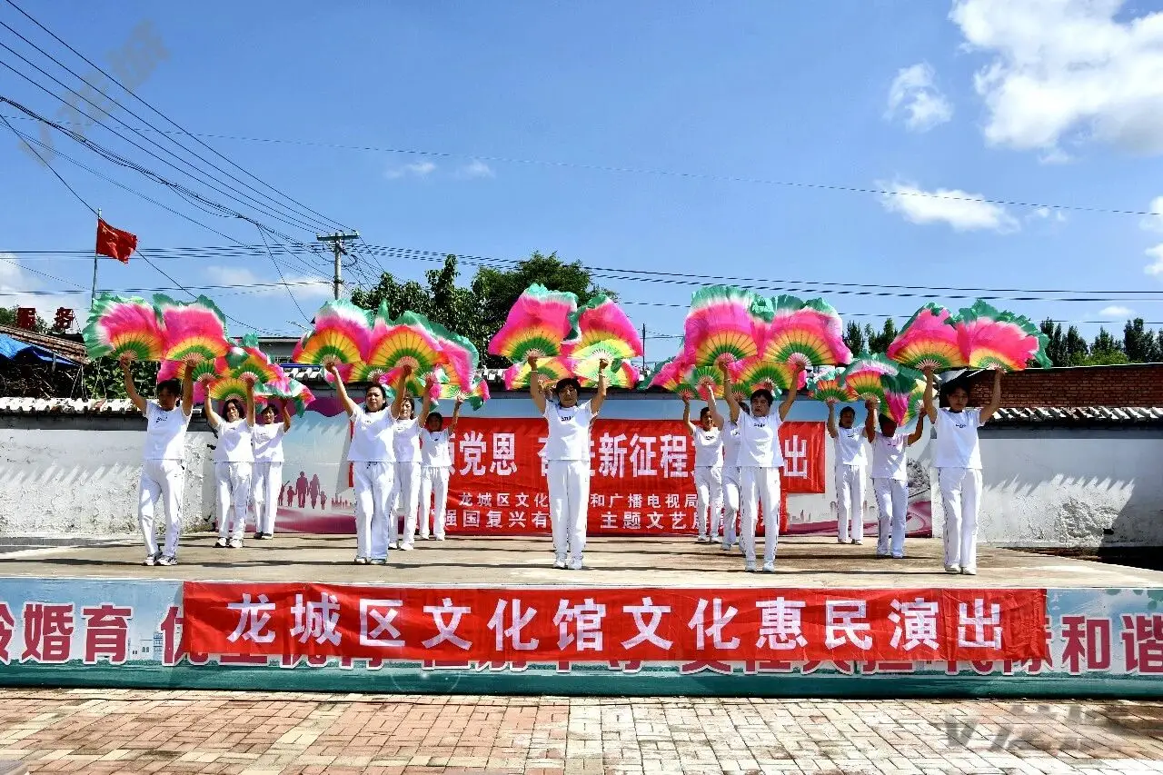 龙城区多部门联合开展庆祝中国共产党成立105周年文艺演出活动