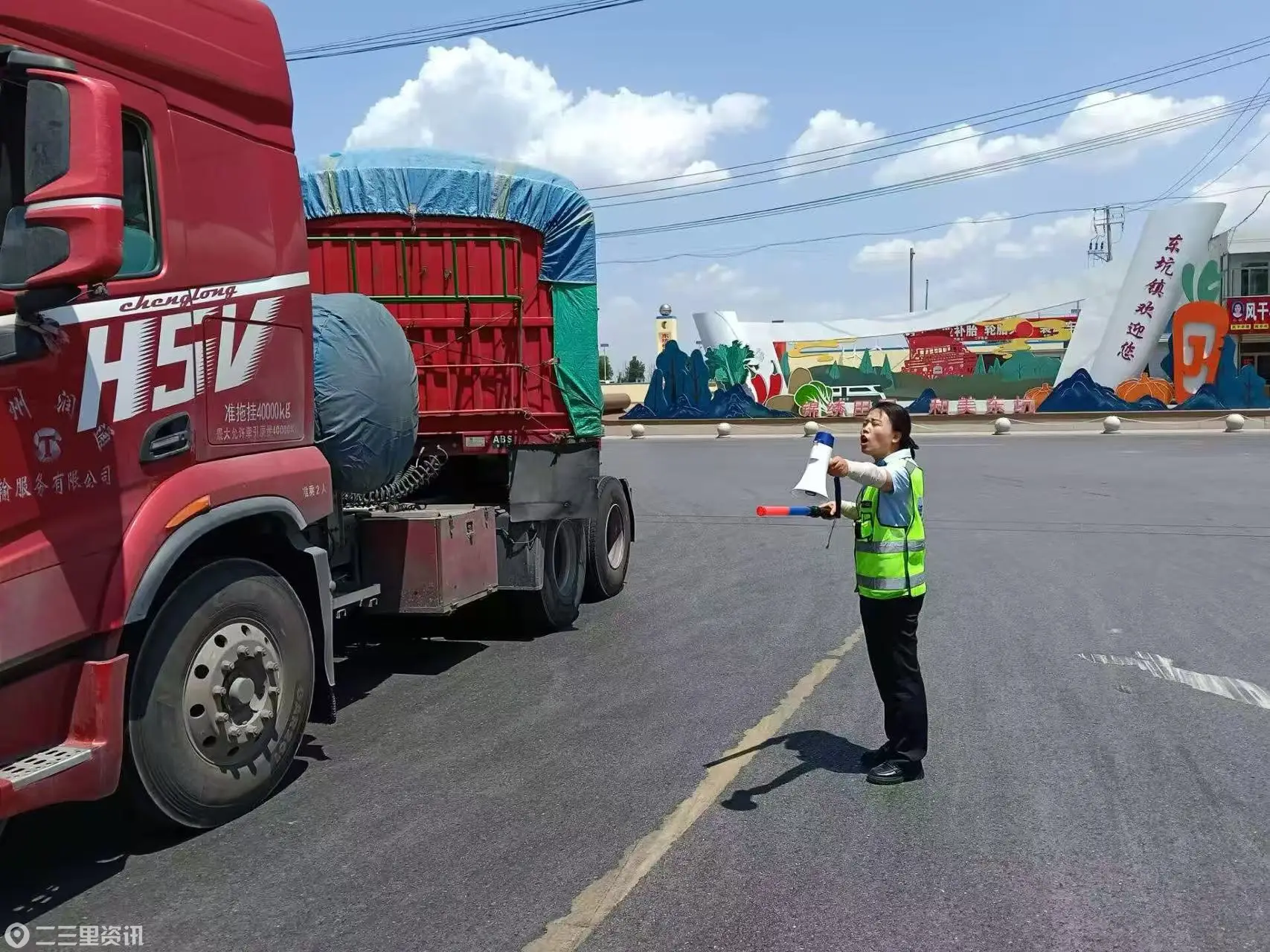 靖边西收费站：畅通路网惠民生