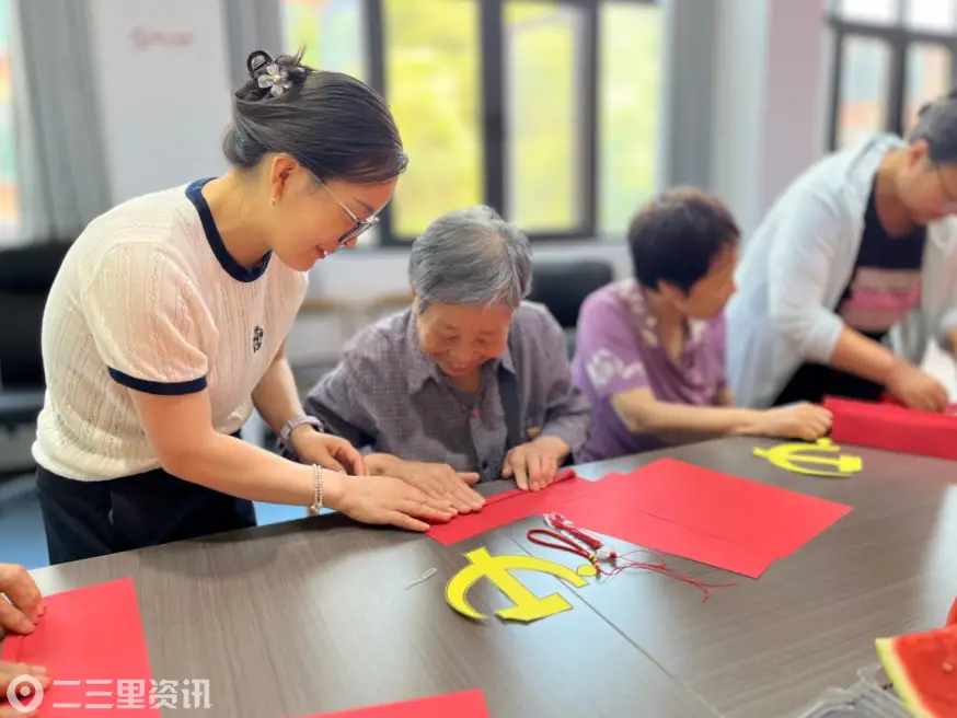 渭阳街道迎宾路社区开展“学思践悟强党性  关爱党员暖民心”主题活动