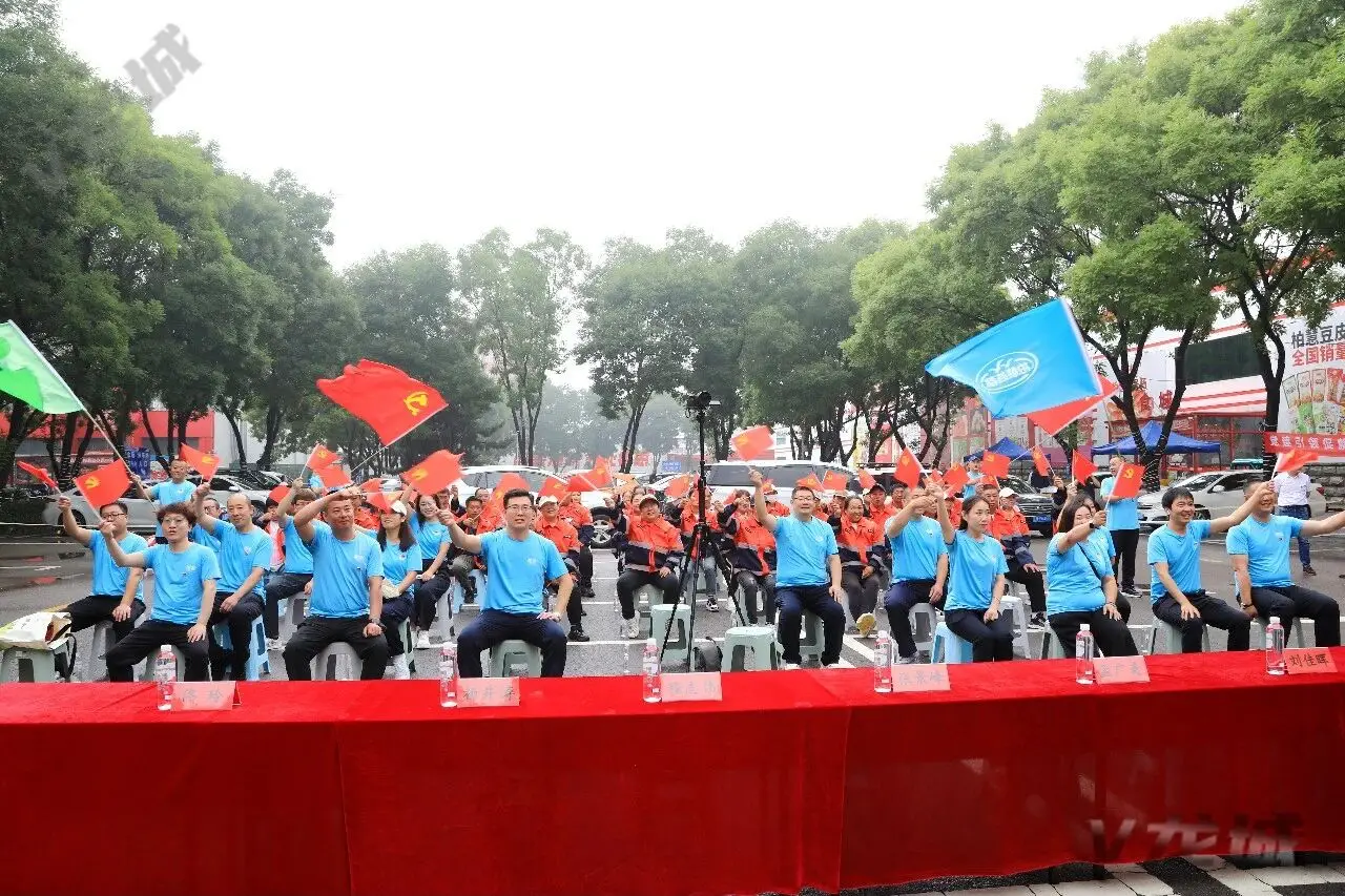 党建引领促就业 政企同心送清凉——龙城区人社中心联合柏慧燕都举行庆“七一”主题活动