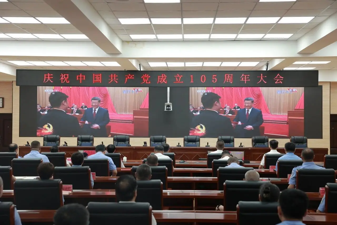 辽宁朝阳公安组织集中收看庆祝中国共产党成立105周年大会直播