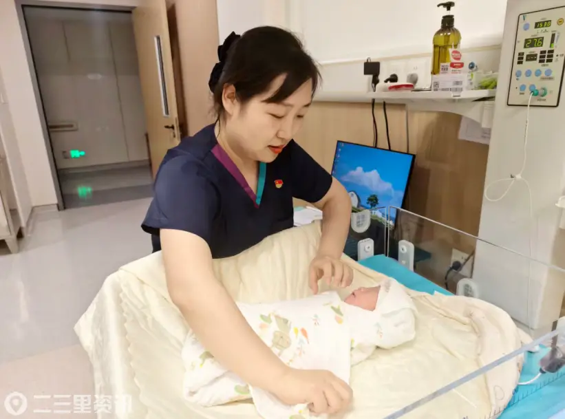 党徽映产房 仁心护新生 记咸阳彩虹医院优秀共产党员伊新娟