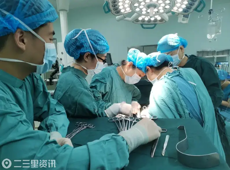 陕西中医药大学第二附属医院妇一科完成高难度巨大子宫切除术