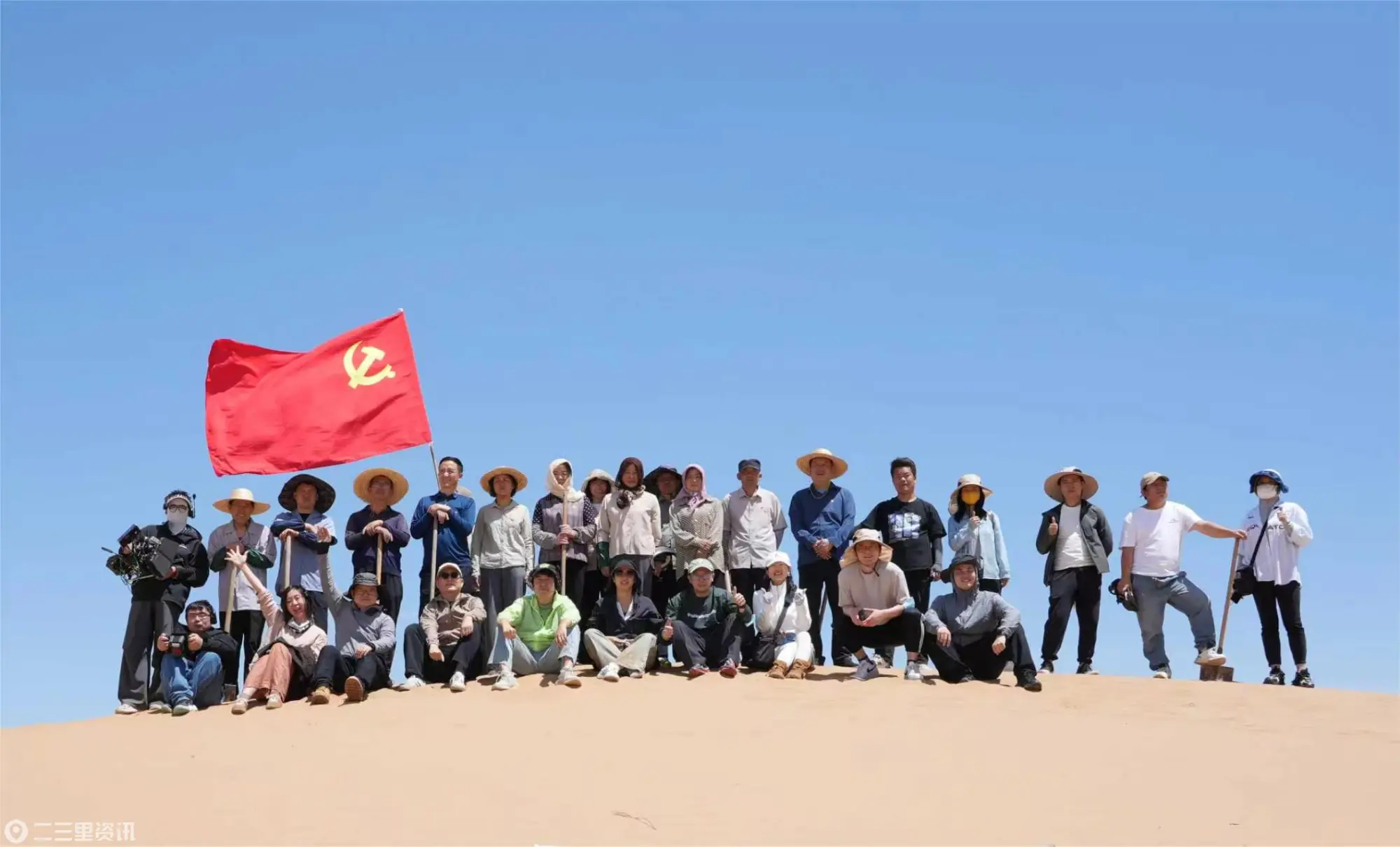 风沙铸绿洲 光影映初心
