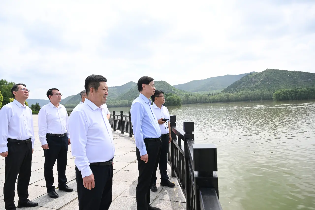 许昆林在朝阳调研并主持召开县（市、区）党政主要负责同志座谈会