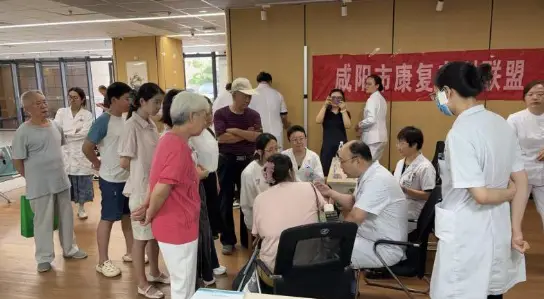 青少年脊柱侧凸适宜技术培训在咸阳市中心医院顺利召开