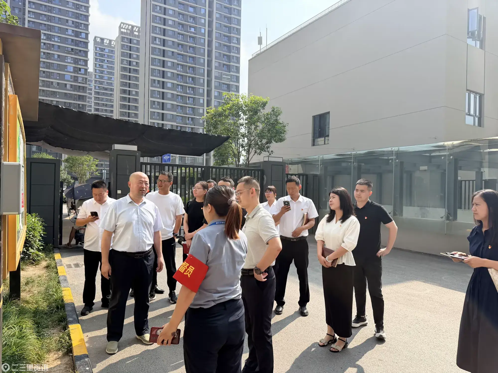 简篇-观摩学习取真经 实干为民践政绩——兴隆街道组织新当选村(社区)党组织书记赴隆瀚城开展现场教学