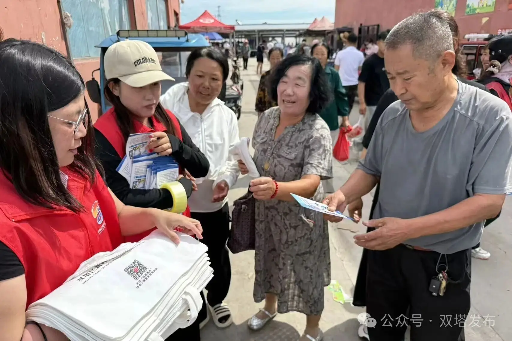 双塔区孙家湾镇：“扫黄打非”进市集 文明新风润乡土